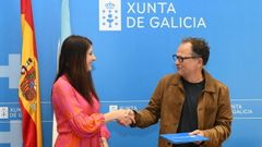 La conselleira do Medio Rural con el�el miembro del Comit� Ejecutivo de Finsa, Xos� Mera.
