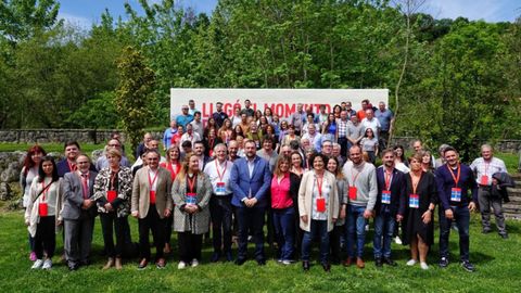 Barbn, en el centro, durante la clausura del encuentro en Cangas de Ons