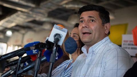 Freddy Superlano , durante el ante una rueda de prensa en Caracas (Venezuela). La oposicin venezolana anunci este lunes que lanzar al hasta ahora concejal Sergio Garrido como candidato a la Gobernacin de Barinas, 