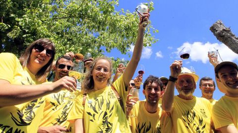 El brindis del día del vino con denominación vuelve a celebrarse en la Feira de Pantón.