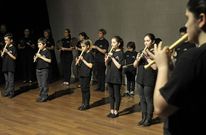 La Escola, en una imagen de archivo de una actuaci�n de fin de curso, cuenta con 86 alumnos. 