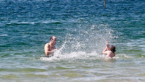 Tambin en A Maria ha hecho buen tiempo y en la playa de Covas se han visto imgenes veraniegas