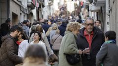 Las calles de Viveiro acogen este viernes a una multitud de personas por la Semana Santa