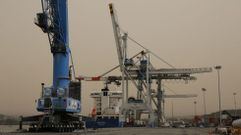 La huelga del transporte se hace sentir con fuerza en la actividad de las terminales del puerto de Mar�n