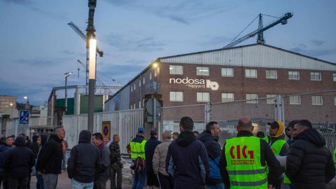 Huelga del metal, un piquete ante los astilleros Nodosa, donde nadie entr� a trabajar en Mar�n