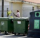 <span lang= es-es >Distintos sistemas</span>. Los contenedores funcionan en la periferia y la zona rural, mientras que en el centro se aplica el �cubeo�.