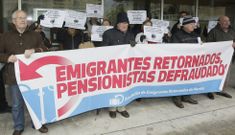 Los emigrantes afectados protestaron ayer en Burela y programan m�s actos en otros concellos. 