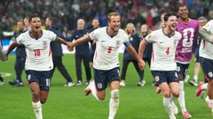 Los jugadores de Inglaterra celebran su victoria ante M�xico