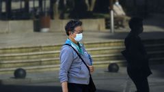 Imagen de gente paseando por Ribeira, concello que ayer baj� de los diez contagiados por covid