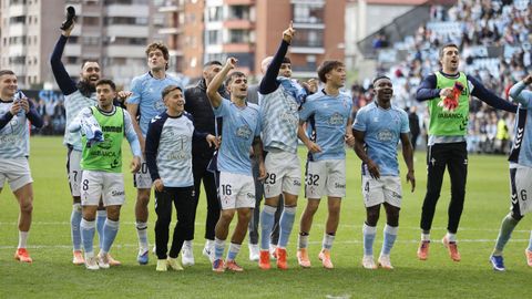 Los jugadores del Cetla, celebrando la reciente victoria ante el Valencia en Bala�dos.