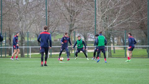 El equipo granate durante un entrenamiento en A Xunqueira