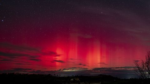 Imagen de una aurora boreal capturada esta noche.