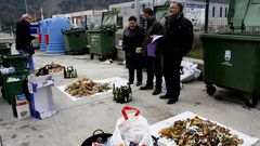 Garc�a present� la campa�a de reciclaje ante varios contenedores que hab�an sido vaciados