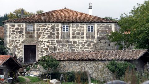 Fachada con encintados de cal en Sobrecedo de Abaixo