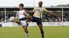 Gonzalo, estrella del Real Madrid en el reciente Mundial de clubes, pugna con el racinguista Naldo hace un ao en Cantarrana.