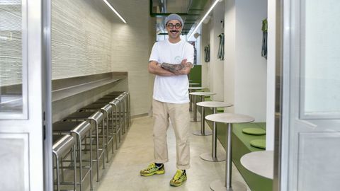 Adri�n Fel�pez, en el local de Rosm�n Burger en R�a Nova