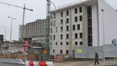 En la imagen (a la derecha), el primero de los tres m�dulos que conformar�n el edificio �Este�, donde se ubicar� las urgencias, la uci, nefrolog�a, pediatr�a y farmacia, entre otros servicios