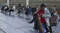 Colas para vacunarse contra el covid en Pontevedra