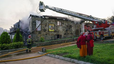 Incendio en el monasterio budista de San Amaro (Ourense).