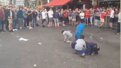 Hinchas ingleses ridiculizan a ni�os gitanos
