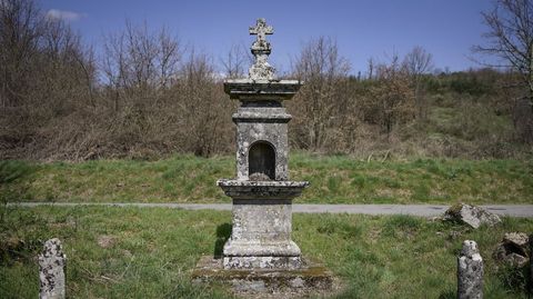 Peto de animas y cruceiro en Calvos de Randín