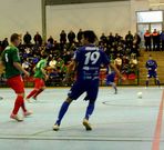 Al Azkar le cost� romper la defensa del Esteo.