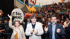 El presidente de la Generalitat, en el centro, durante la clausura de la asamblea general de ANC en Granollers