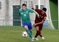 Tubo persigue a un jugador del Ordes en el partido de ida, donde los granates perdieron 3-0.