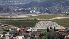 Imagen de las obras de la ampliaci�n de la pista del aeropuerto de Alvedro, que se pondr� en servicio en breve. 