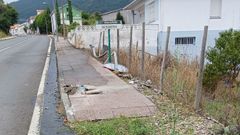 El coche derrib� una farola y una se�al de tr�fico, justo a la entrada de Serantes, en San Adri�n