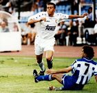 Luis Enrique, durante un partido disputado en Riazor con la camiseta del Real Madrid.