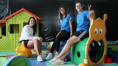 Sara, Andrea y Mar�a, monitoras de Tardes Multixogo, en la jornada de despedida en Sar.