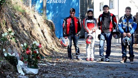 Doscientos moteros homenajearon a su compaero fallecido en un incendio en Curro