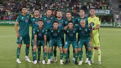 Cantero, en la segunda fila por la izquierda, debut� con la camiseta del Racing siendo titular ante el Elche.