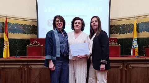María Isabel Rodríguez Ambrosio, María Jesús Espinosa Menor y Verena Rodríguez González recibieron el premio en Madrid