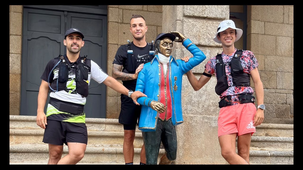 Tres «maratones» seguidos en tres días para correr el Camino Norte hasta Compostela: el reto con calor de tres atletas desde A Mariña