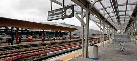La remodelaci�n de la playa de v�as y de la cubierta de la estaci�n de tren de Pontevedra estar� finalizada en cuatro meses.