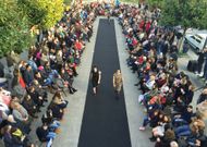 La Praza da Insuela de Camari�as, frente al Concello, fue una pasarela de moda. 