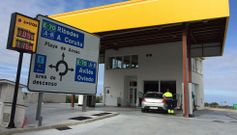 La gasolinera de Solras en Figueras, que cuenta tambi�n con servicio de cafeter�a y de restaurante, con men�s caseros. 