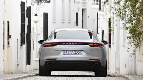 Porsche Panamera.Porsche Panamera
