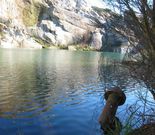 El peque�o lago conecta con los manantiales de las tra�das vecinales
