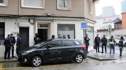 Operativo policial en la calle Vizcaya de A Coru�a