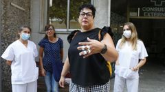 La vigilante de seguridad Vanessa �lvarez, con la enfermera Sole G�mez (con camiseta de lunares) y dos compa�eras del servicio de psiquiatr�a del Provincial