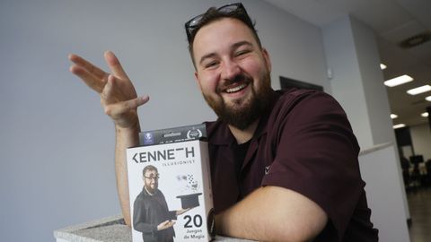 Joshua Kenneth presenta un kit de iniciaci�n a la magia