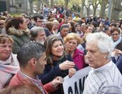El alcalde de Poio, a la derecha de la foto, mantuvo un largo encuentro con los maricadores. 