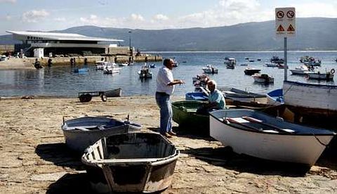 Desde Portocubelo salen embarcaciones pesqueras con turistas a bordo.