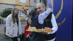 Celebraciones en laadministracin A Centola Dourasa, en O Grove, donde se han repartido varios premios de la Lotera de Navidad