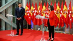 Pedro Snchez junto a Isabel Daz Ayuso en la sede del Gobierno regional de Madrid en septiembre del 2020