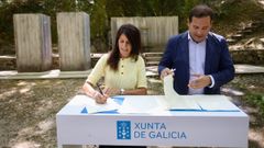 La conselleira de Vivenda, Mar�a Mart�nez Allegue, y el alcalde de Cerdedo Cotobade, Jorge Cubela, hace unos d�as firmando el convenio 