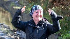 Una participante muestra su entusiasmo durante el recorrido por los montes de Couzadoiro